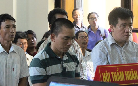 Nhóm cán bộ sai phạm vụ dân đặt quan tài trên cao tốc lãnh án