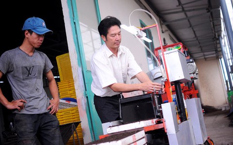 Máy gieo hạt của anh nông dân tài hoa
