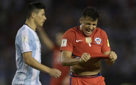 Điểm tin tối 18-6: Sanchez dính chấn thương