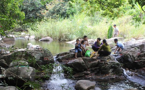 Hoang sơ suối Chí