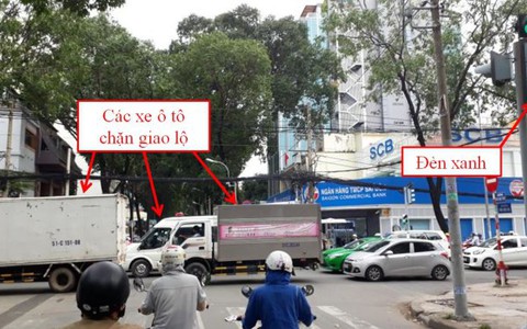 Xử nghiêm kiểu lái xe chặn giao lộ