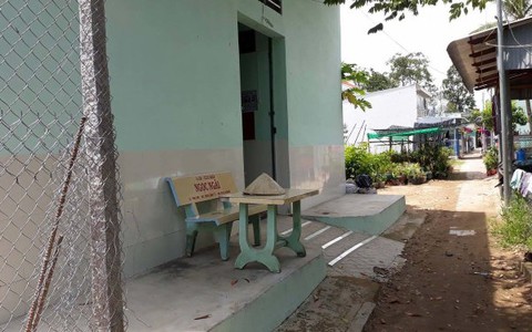 Đâm chết bạn gái rồi trùm xác bỏ trong phòng trọ