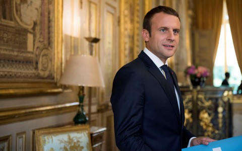 Tổng thống Pháp: không nhất thiết loại bỏ ông Assad