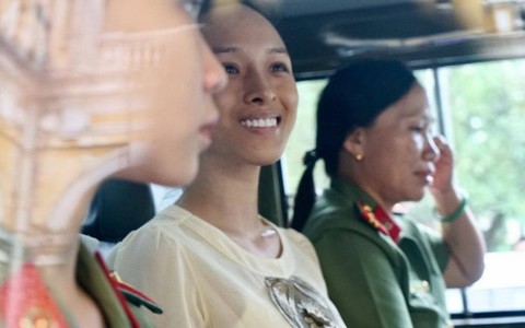 Luật sư của hoa hậu Phương Nga trưng chứng cứ mới