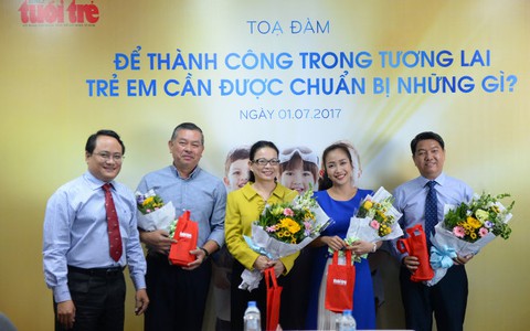 Cha mẹ giúp con phát triển tư duy, cảm xúc