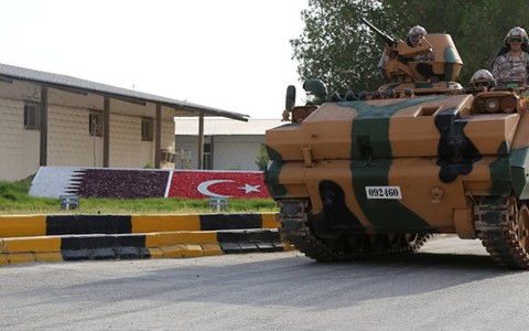 Qatar mua thêm vũ khí phòng tình huống xấu