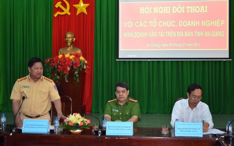 Tháo gỡ chuyện xử phạt xe vì thế chấp giấy tờ cho ngân hàng
