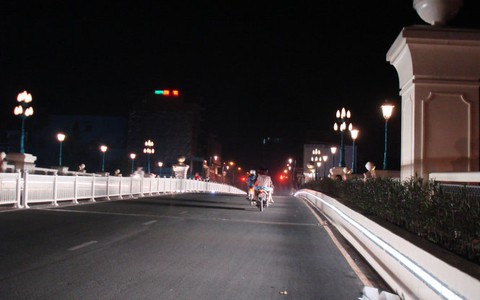 TP.HCM triển khai lắp đèn LED nơi công cộng, học đường