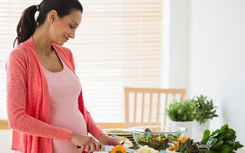 Chăm sóc dinh dưỡng cho bà mẹ mang thai và nuôi con bú