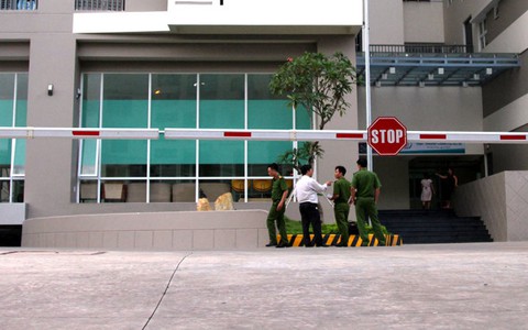 Rơi vô hộp thang máy, 1 bảo vệ chung cư tử vong