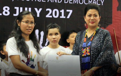 Ngày quốc tế Nelson Mandela, lãnh sự Nam Phi trao học bổng cho trẻ em Việt