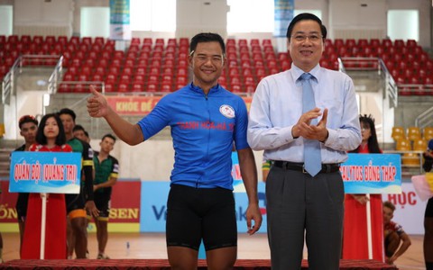 Điểm tin tối 17-7: Lê Nguyệt Minh về nhất chặng 3 cuộc đua xe đạp - Cúp báo QĐND