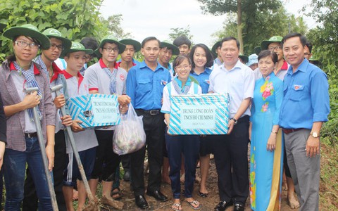 Trung ương Đoàn thăm sinh viên tình nguyện hè tại Cần Thơ