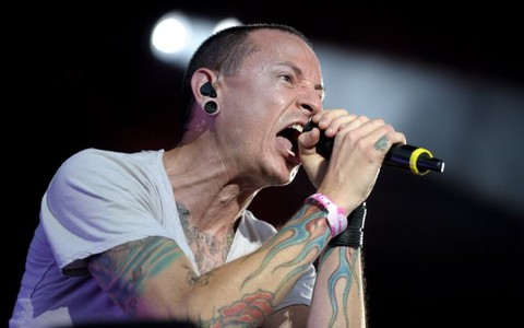 Linkin Park ra mắt MV mới ngay sáng ngày Chester Bennington mất