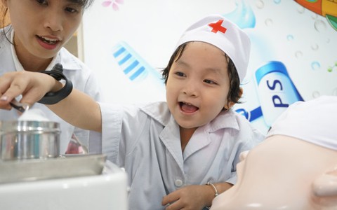 Khi bệnh nhi ung thư “chạm vào ước mơ”