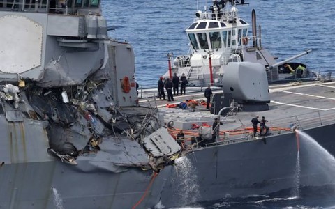 Tàu khu trục Mỹ USS Fitzgerald có thể có lỗi