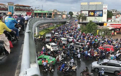 Tái diễn kẹt xe trên đường Nguyễn Kiệm