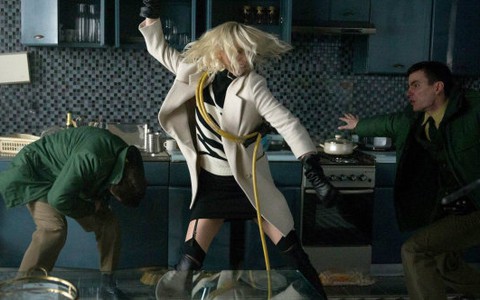 Xem Atomic Blonde: ngắm Charlize Theron thôi cũng đủ rồi