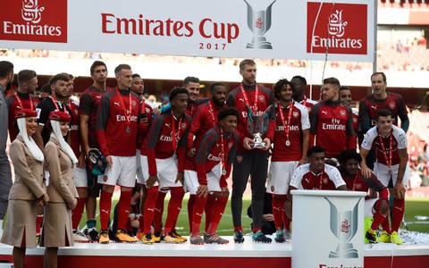 Thua Sevilla, Arsenal vẫn vô địch Emirates Cup 2017