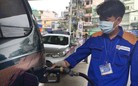 Xe chuẩn Euro 4, xăng chuẩn Euro 2, người dùng trầy trật