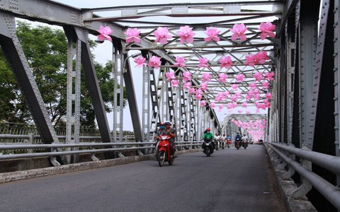 Khôi phục ban công ngắm cảnh trên cầu Trường Tiền