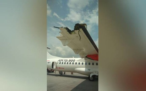 Máy bay Indonesia rụng cánh do đụng nhau trên đường băng