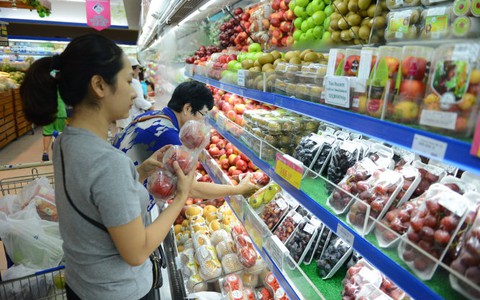 Người Việt 'rót tiền' mua trái cây ngoại