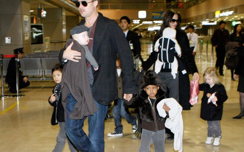 Brad Pitt và Jolie hợp tác nuôi dạy con