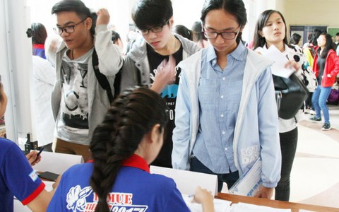 Trường tốp trên 'rủng rỉnh', trường tư 'đói' thí sinh
