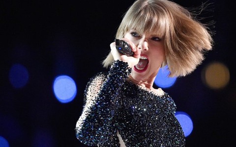 Taylor Swift ra tòa kiện nam DJ sờ soạng mình