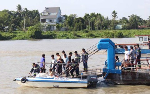 Khởi tố vụ sà lan tông ghe cát, 2 mẹ con tử vong