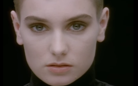Ca sĩ Sinead O'Connor nức nở kể chuyện tự sát và bệnh tâm thần
