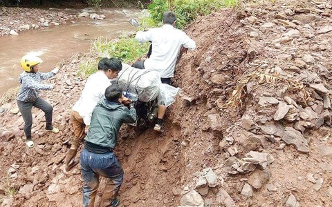 Gian nan này ai thấu thầy cô!