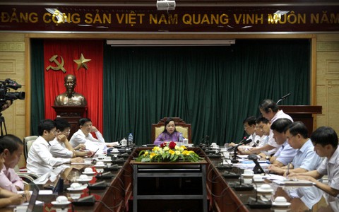 Còn nhiều ổ lăng quăng, sốt xuất huyết Hà Nội chưa giảm