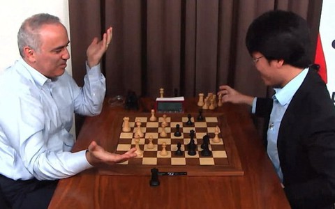 Quang Liêm thua đau trước “vua cờ” Garry Kasparov