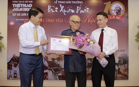 ​Nhà văn hóa Hữu Ngọc nhận Giải thưởng lớn Vì tình yêu Hà Nội