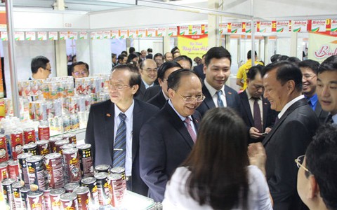 Qua Lào tìm cơ hội làm ăn