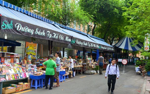 Kiến nghị duy trì hai bãi giữ xe ở đường sách Nguyễn Văn Bình