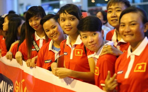 Người TP.HCM, Hà Nội đón những người hùng đội tuyển nữ VN