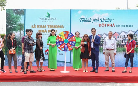 Khách hàng “phải lòng” Park Riverside Premium trong lễ khai trương nhà mẫu