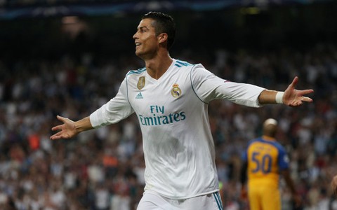 Ronaldo lập cú đúp, R.M thắng dễ APOEL Nicosia