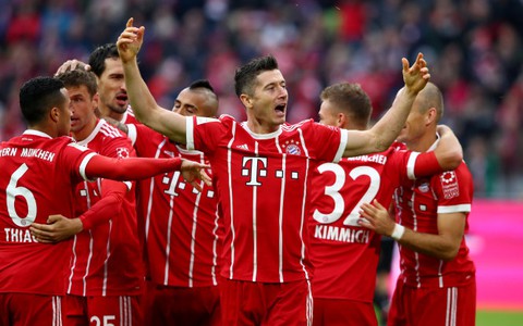 Lewandowski lập cú đúp, B.M đè bẹp Mainz
