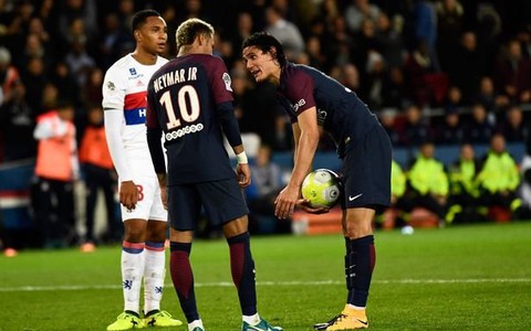 ​Cuộc đối đầu Neymar - Cavani đe dọa giấc mơ bá chủ của PSG