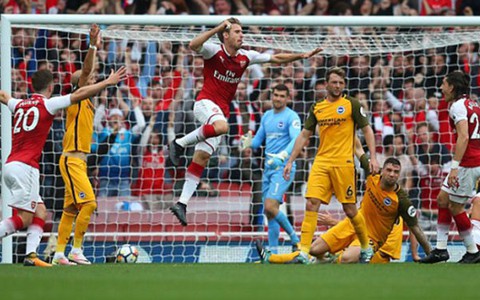 Arsenal thắng dễ tân binh Brighton