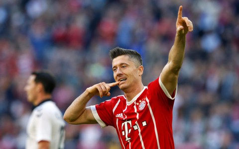 B.M đè bẹp Freiburg trong ngày HLV Heynckes ra mắt