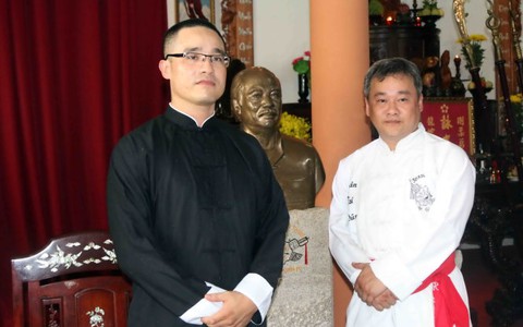 Bác sĩ pháp y dạy võ và văn hóa Việt