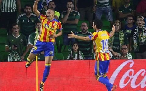 ​Điểm tin sáng 16-10: Thắng đậm Betis, Valencia leo lên nhì bảng