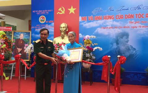 Triển lãm “Mẹ và anh hùng của dân tộc anh hùng”
