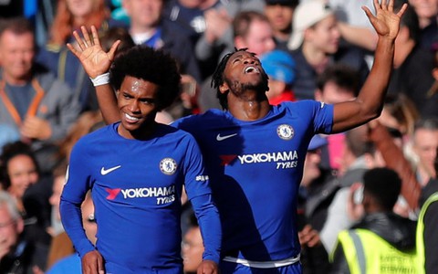 Batshuayi lập cú đúp, Chelsea thắng kịch tính Watford
