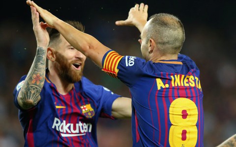 Thắng dễ Malaga, Barcelona bỏ xa Real Madrid 8 điểm